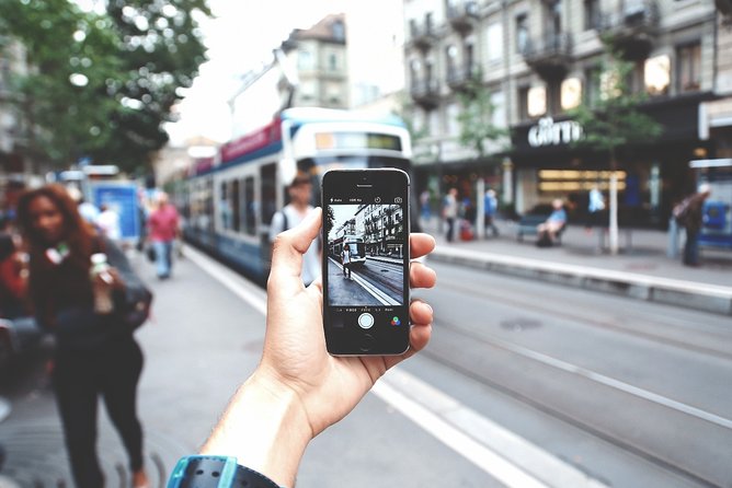 e-Scavenger hunt Antwerp: Explore the city at your own pace - Smartphone tips that can save your day (GPS and translations)