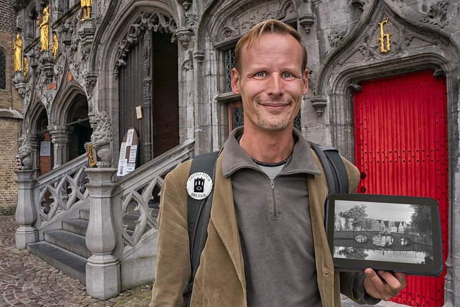 "Edges of Brugge" Photo Tour - 2hr open city tour & workshop - Starting at Burg 13: Basilica of the Holy Blood and Quick Photo Setup