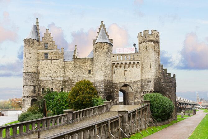 Explore Antwerp in 60 minutes with a Local - Antwerp’s Gothic Landmark Stop: Learning Rubens Without Homework