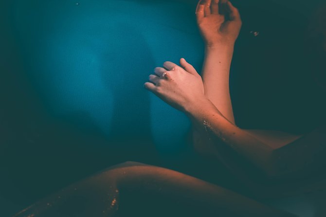 Floating in the clouds - VIP extras: essential oil shower, tea or coffee, and a fuller reset