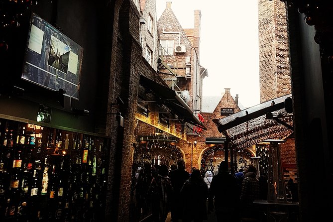 Food tasting & Historical walk - Dedicated fries and waffles stops: why you get repeats on purpose
