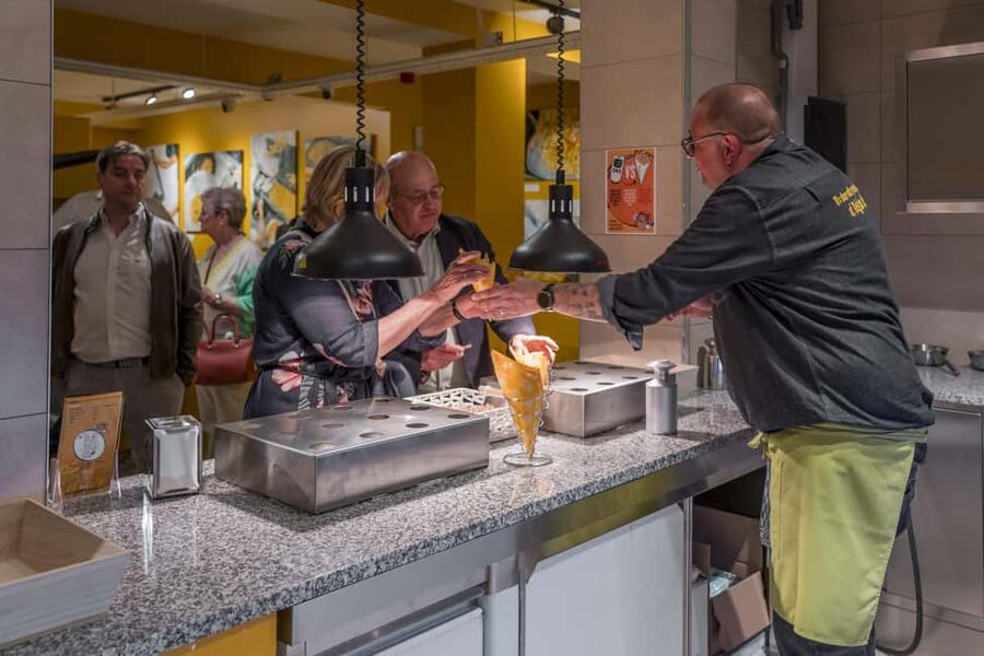 Frietmuseum Brussels: Entry to the fries museum with a tasty treat - Halfway stop in Frietland: traditions, folklore, and fry-cooking secrets