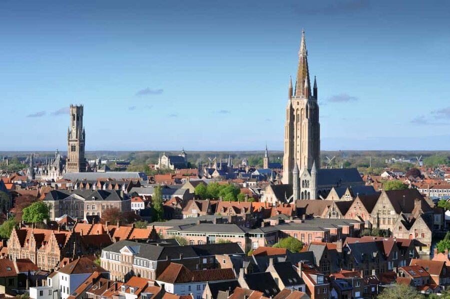 From Amsterdam: Bruges Day Tour in Spanish or English - Boat cruise timing: seeing Bruges canals when the day is already set