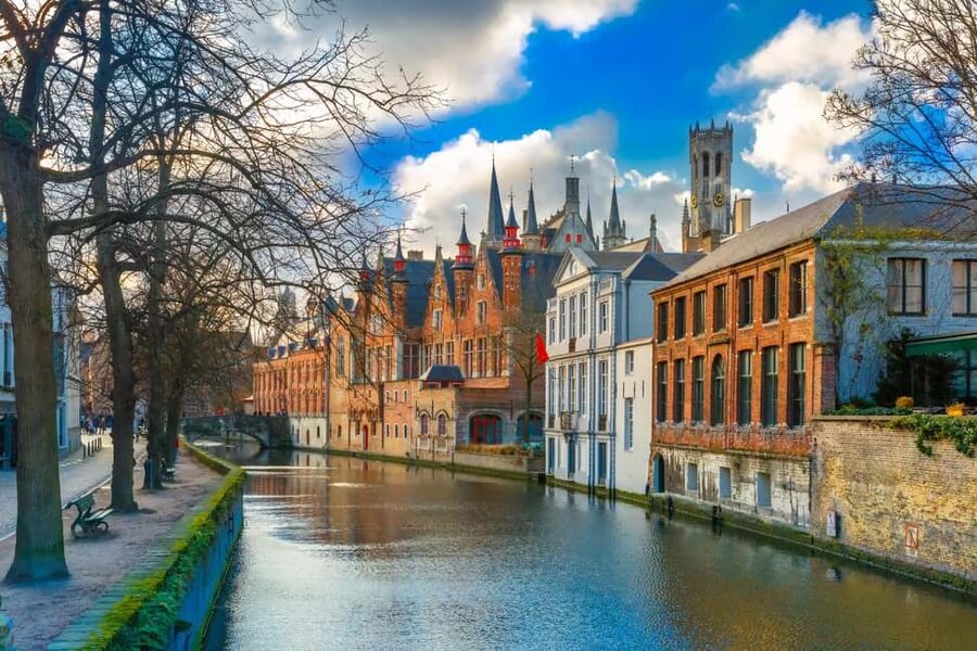 From Amsterdam: Bruges Day Tour in Spanish or English - Free time for chocolate, beer, lunch, and shopping choices