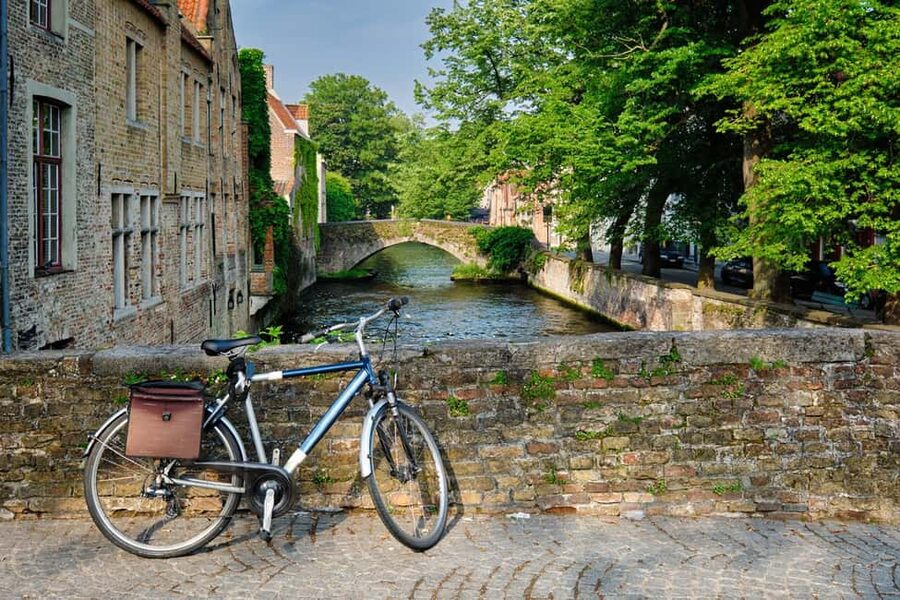 From Amsterdam: Bruges Day Tour in Spanish or English - The rest of the day: walking after the cruise and getting back to the bus