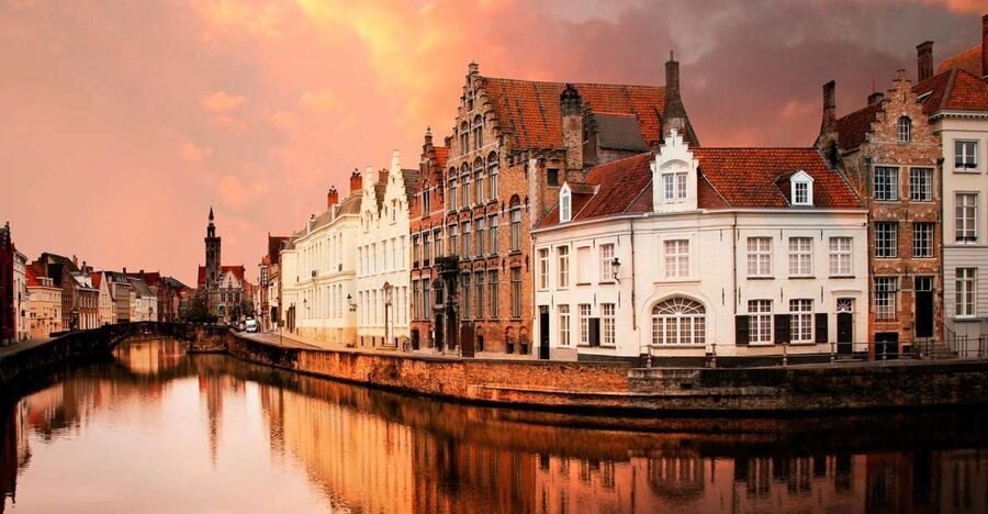 From Amsterdam: Bruges Day Trip in Spanish with Boat Option - Bruges in One Day: How the 12 Hours Work