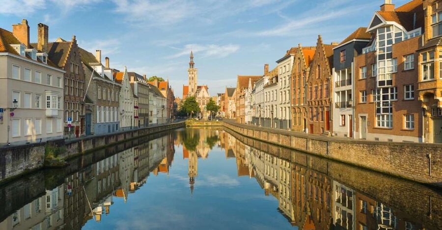 From Amsterdam: Day Trip to Bruges in Spanish or English - Church of Our Lady and Michelangelo’s Madonna of Bruges