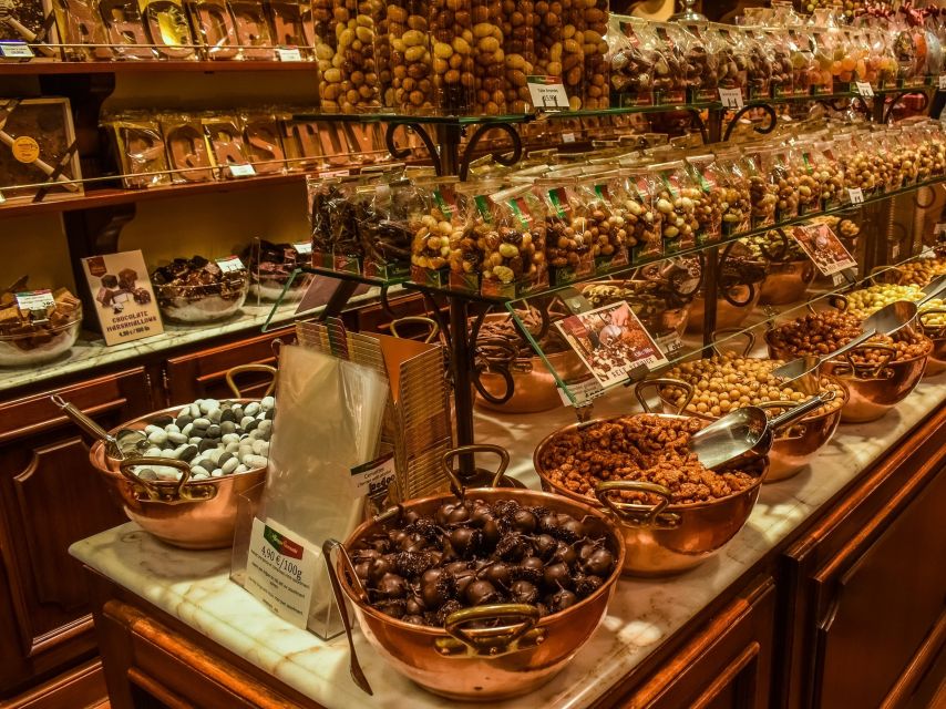 From Amsterdam: Private Sightseeing Tour to Brussels - Manneken Pis plus the Royal Palace area: two iconic stops, one practical route