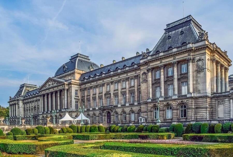 From Amsterdam: To Brussels - Travel as a VIP - Royal Palace and park: royal Brussels without the museum fatigue