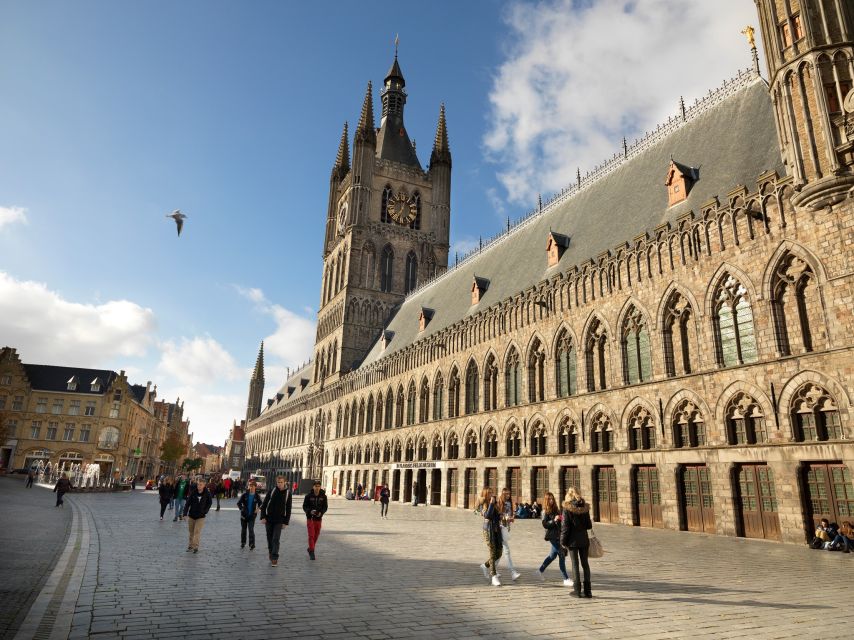 From Bruges: Flanders Fields Remembrance Full-Day Trip - Getting out of Bruges: the coach that turns chaos into a timeline