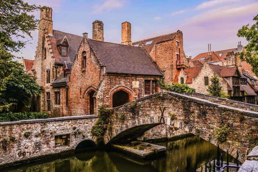 From Brussels: Bruges by Train with Guided Tour & Boat Ride - Brussels to Bruges by train: starting the day the easy way
