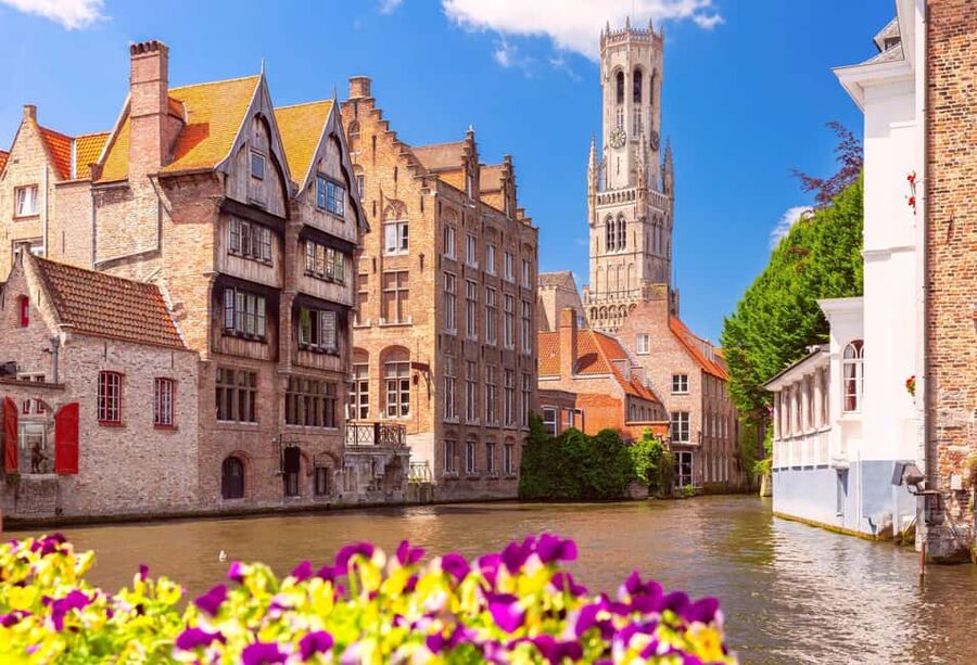 From Brussels: Bruges by Train with Guided Tour & Boat Ride - Walking Bruges UNESCO center with a guide who connects the dots