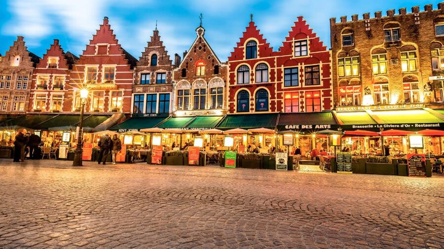 From Brussels: Bruges Day Trip with Boat Tour Option (ENG) - Rozenhoedkaai, Huidenvettersplein, and Castle Square viewpoints