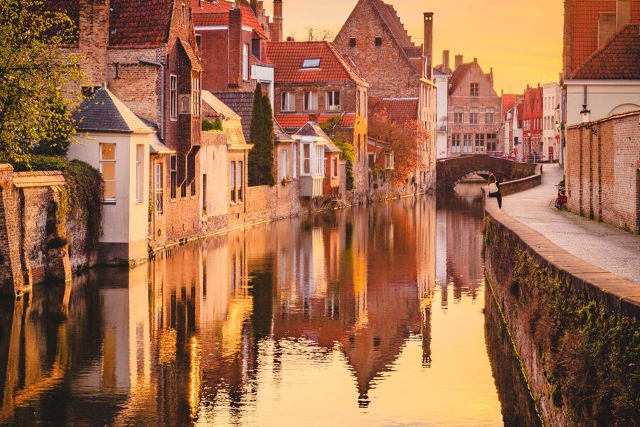 From Brussels: Bruges Day Trip with Boat Tour Option (ENG) - A guided UNESCO loop that makes Bruges click