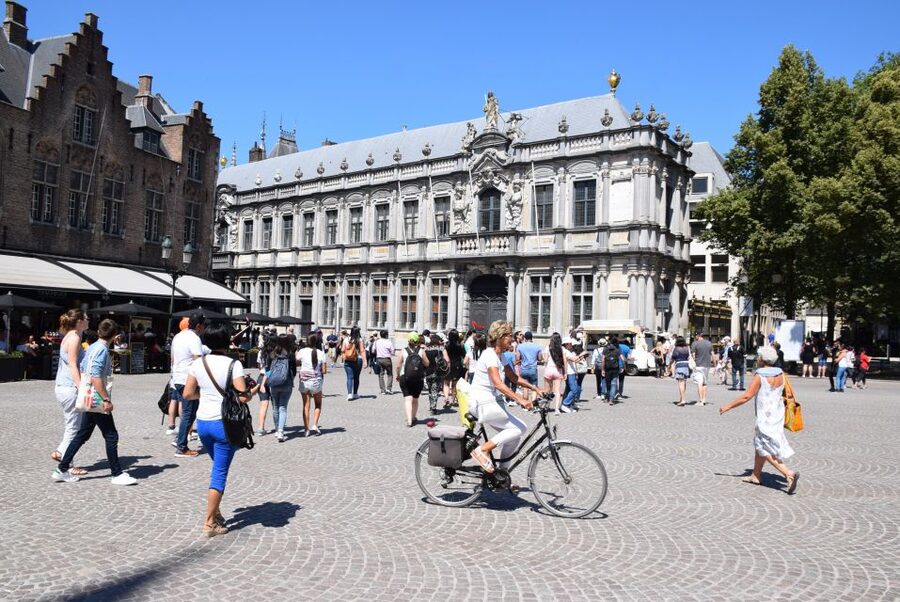 From Brussels: Bruges Private Tour - UNESCO core: squares, markets, and the city wall park