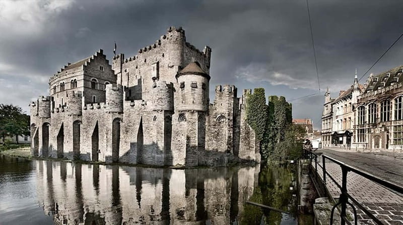 From Brussels: Day Trip to Ghent with Atomium - The medieval power sites: Gerald the Devil and Gravensteen
