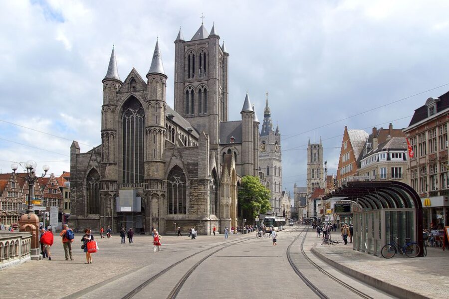 From Brussels: Full-Day Antwerp and Ghent Guided Tour - Getting started in Brussels, and finding your group fast