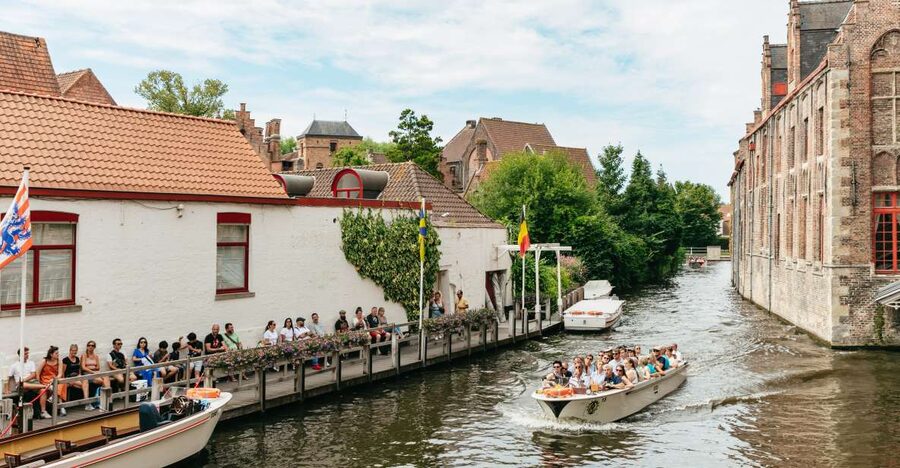From Brussels: Guided Day Trip to Bruges and Ghent - Brussels to Bruges by coach, and the smart way to start