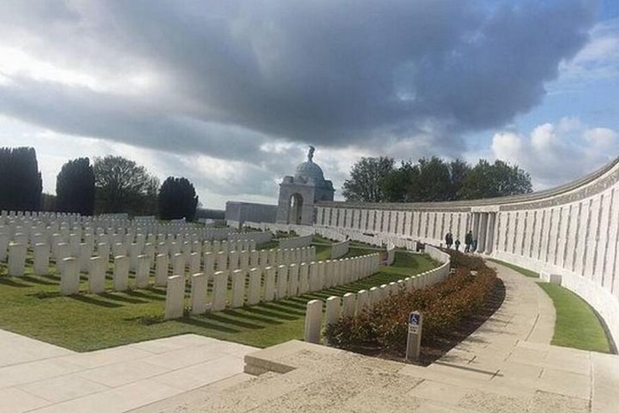 "From Brussels: Waterloo Battlefield History Private Tour - Getting set up: the visitors center show and Panorama