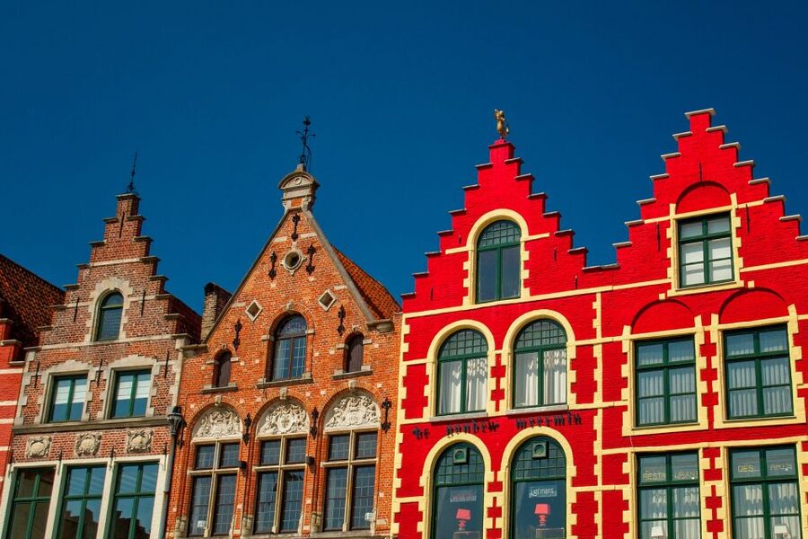 From Paris: Day Trip to Bruges with Optional Seasonal Cruise - Groeningemuseum, lace, and chocolate shopping with a real afternoon window