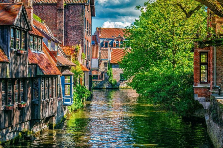 From Paris: Day Trip to Bruges with Optional Seasonal Cruise - Bruges orientation: the fast-paced walking tour that makes free time actually work