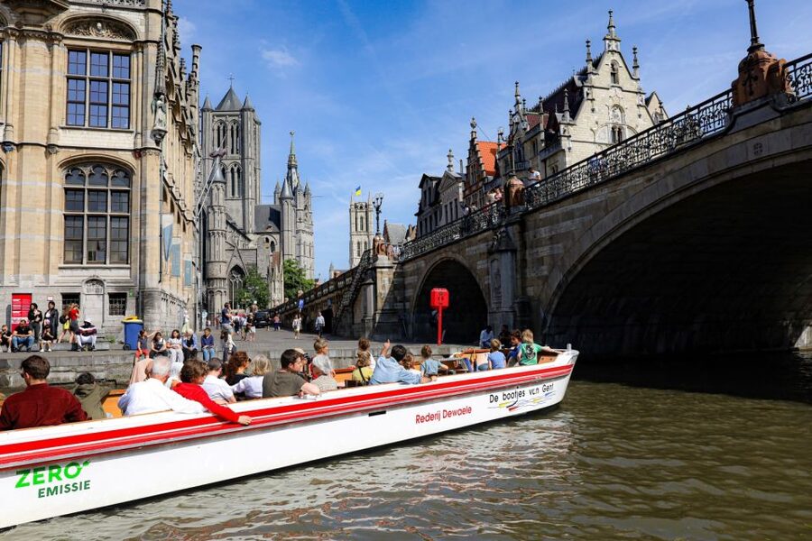 Ghent: 40 Minute Medieval Center Guided Boat Tour - Why a 40-minute medieval boat loop works so well in Ghent