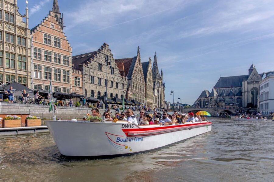 Ghent: 50-Minute Medieval Center Guided Boat Trip - Value and price, why twelve dollars can feel like more
