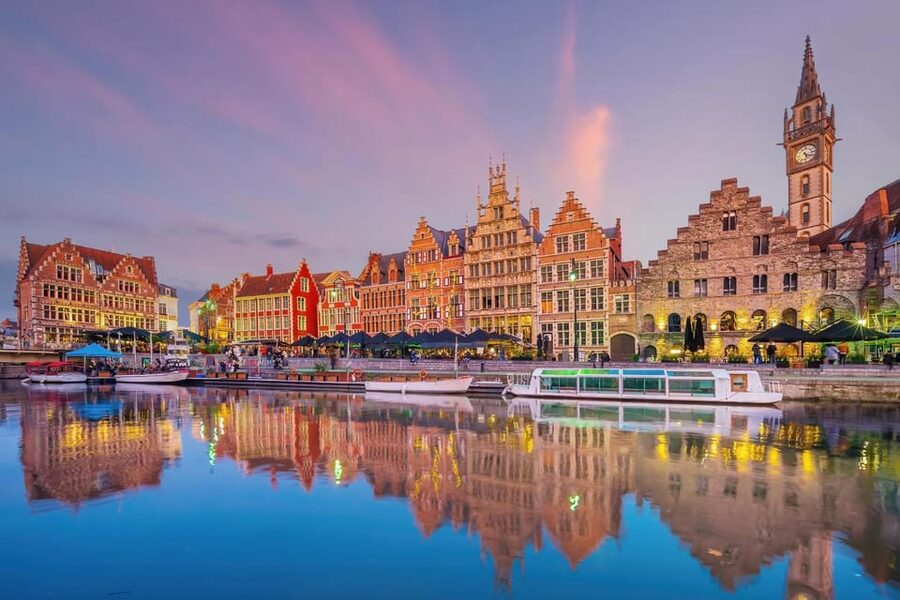 Ghent: Express Walk with a Local in 60 minutes - Saint Bavo’s Cathedral: seeing the defining landmark in context