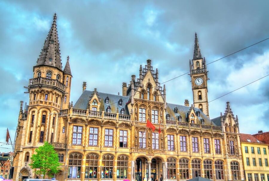 Ghent: Express Walk with a Local in 60 minutes - The medieval streets, explained through how locals move
