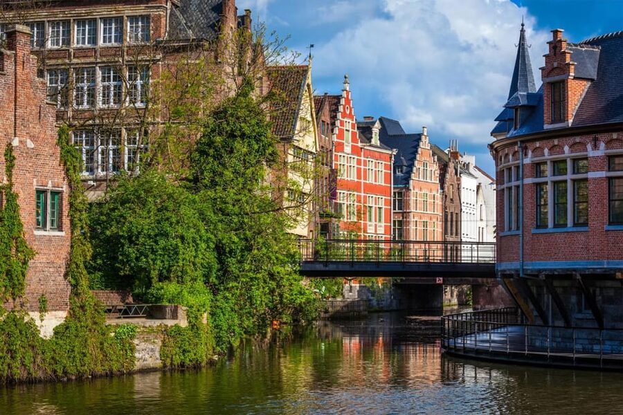 Ghent: Express Walk with a Local in 60 minutes - Food and bar recommendations you can actually use