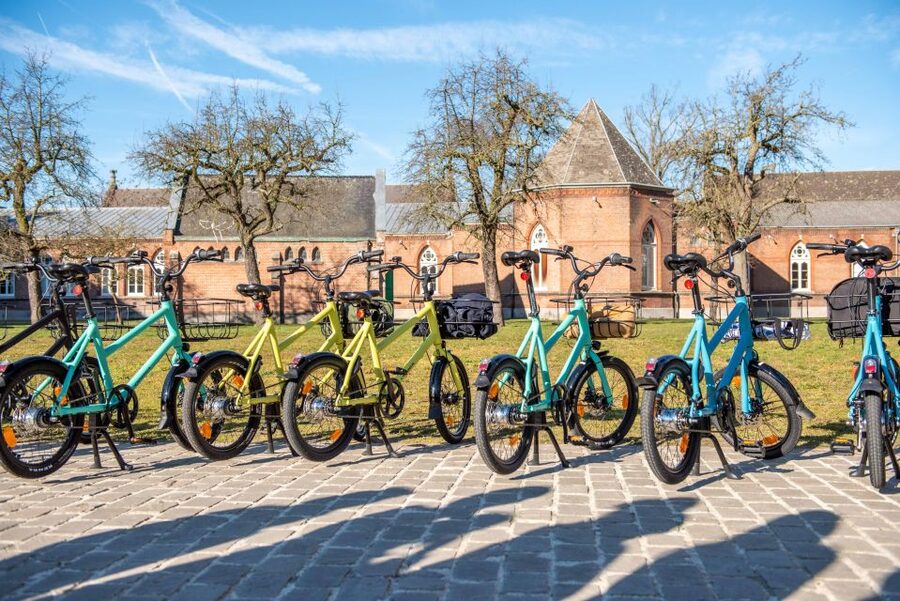 Ghent: Private Guided Bike Tour - Riding comfort, the bike, and the rain plan