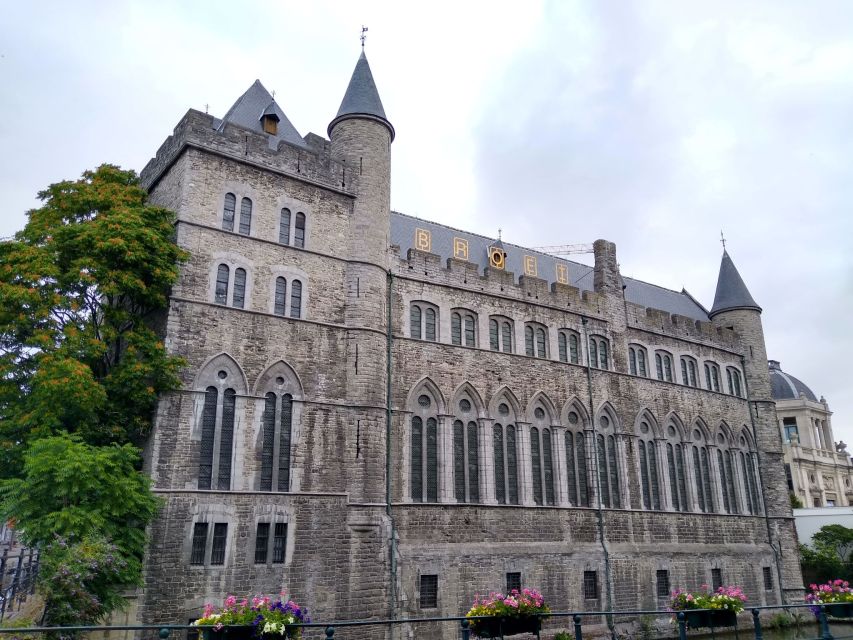 Ghent: Private Tour in Historical Center - A private guide who adjusts to your pace, in French, Dutch, or English