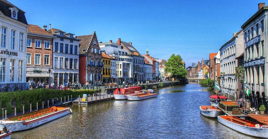 Ghent: Private Walking Tour - Quays, churches, and squares: the postcard scenes with context