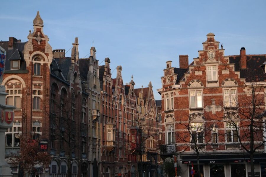 Ghent: Walking Tour from Friday Market to the Cathedral - Bus Stops that Set the Stage: Millionaires’ Quarter, Stations, and Political Ghent