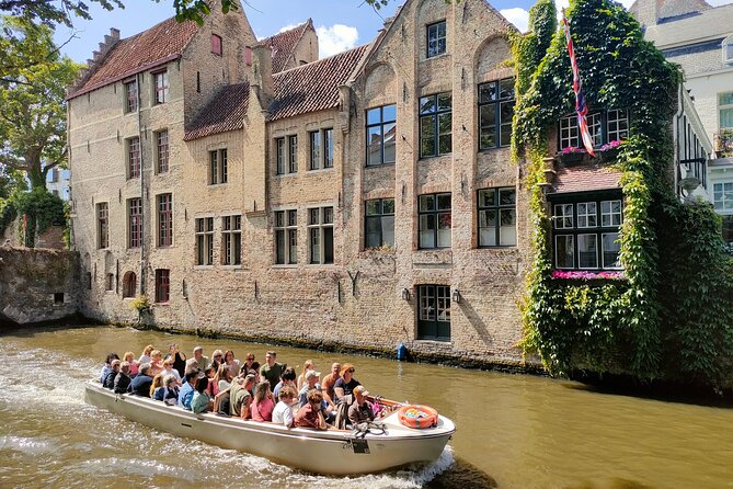 Guided boat trip and walk - Vismarkt and the 126 columns by the canal