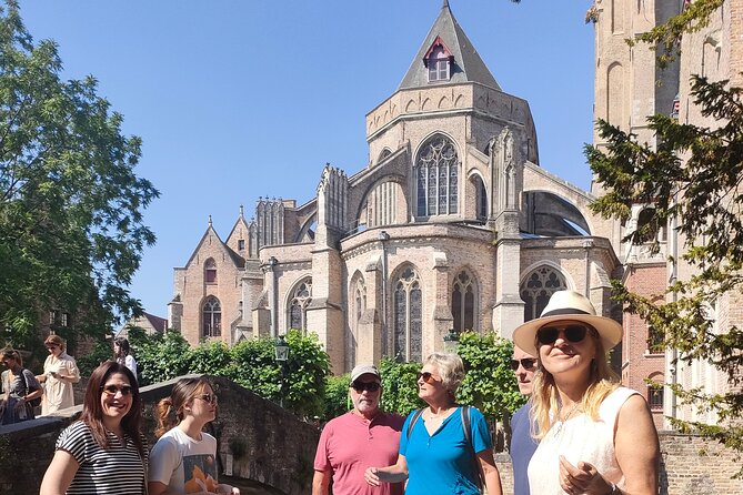 Guided boat trip and walk - Boottocht Brugge canal boat, your 30-minute reset