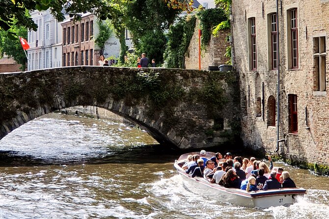 Guided boat trip and walk - Meeting at Historium BrugesMarkt, then getting oriented fast