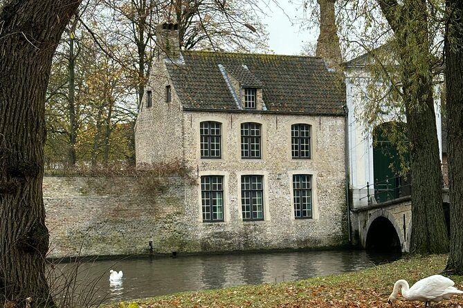 Guided Bruges Tour Canal Cruise with chocolate and Burger - Switching to the canal cruise after about two hours