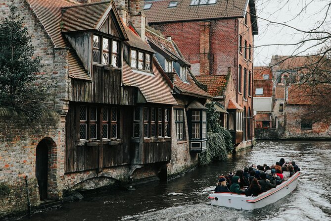 Guided Bruges Tour Canal Cruise with chocolate and Burger - Starting on Markt in the historic center