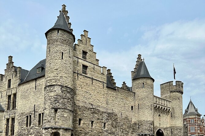 Guided E-kickscooter tour: The big five of Antwerp - What the price buys you: scooter, guide, training, and real stops