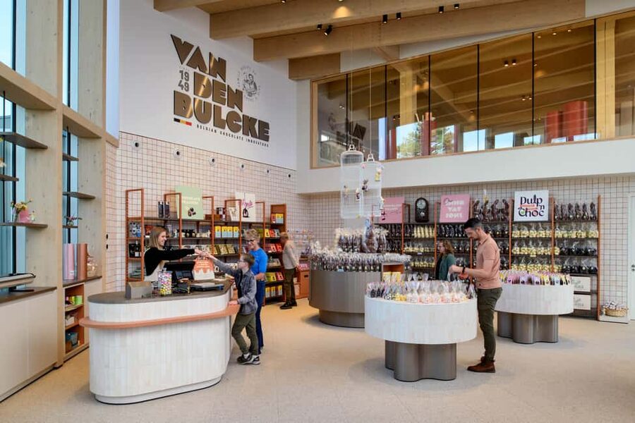 Heule: Chocolatier Vandenbulcke Chocolate Trail Tour - A chocolate factory experience in Heule that actually moves