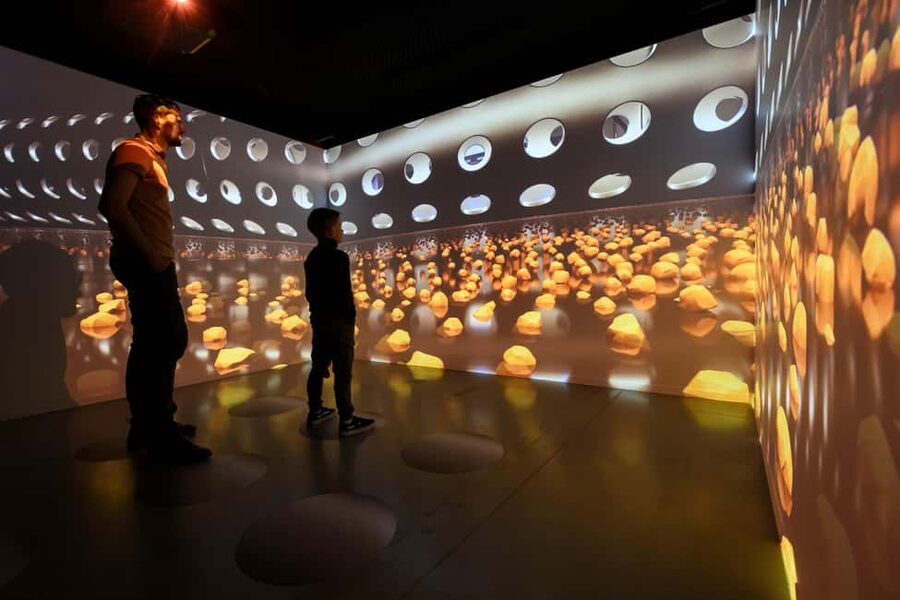 Heule: Chocolatier Vandenbulcke Chocolate Trail Tour - Inside the visitor center: videos, installations, and real machines
