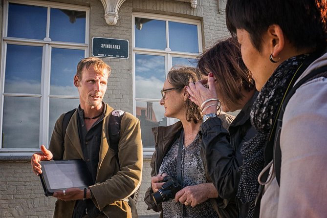 "Hidden Brugge" Photo Tour - 2hr open city tour & workshop - Small-group value with 4 photographers max: more feedback, less waiting, better results