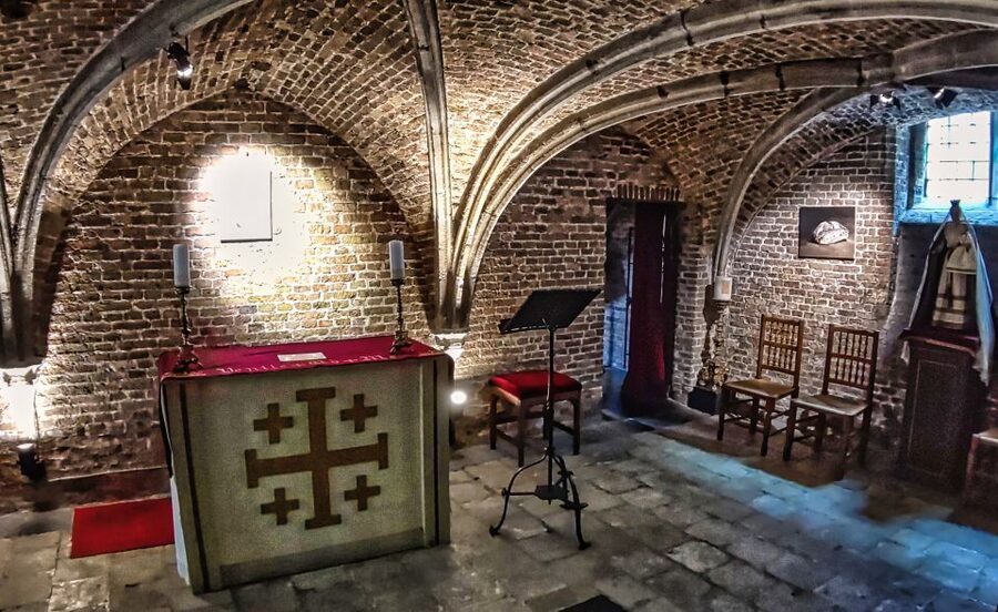 Historical Bruges: Jerusalem Chapel and Univ. of Commerce - The “University of Commerce” theme, and why it works