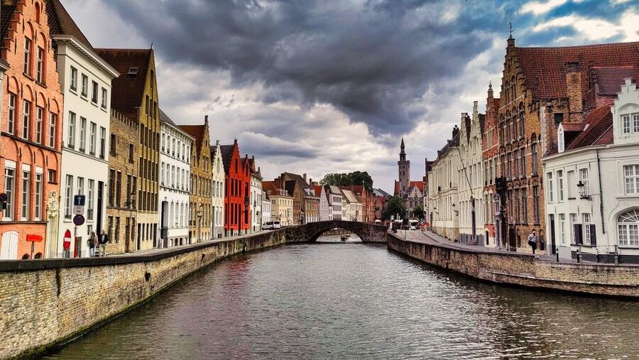 Historical Bruges: Jerusalem Chapel and Univ. of Commerce - The oldest bar in Bruges (1515), plus jousting energy