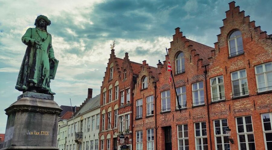 Historical Bruges: Jerusalem Chapel and Univ. of Commerce - Museum of bobbin lace (Encaje de Bolillos) and the bolilleras