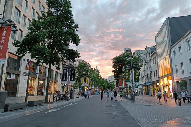 Historical Walking Tour in Antwerp Old City - Stop 1: Het Steen and Antwerp’s Old Stone Castle