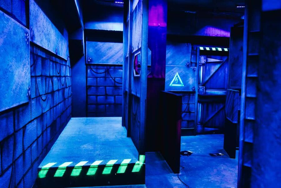 Kortrijk: Ultimate Laser Tag Experience – 3 Games + Drink - Three games, one 90-minute flow: how the timing really feels