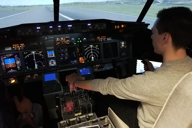 Landed On Time 60 min. Max 1 Person - How your 737 session actually runs in Antwerp