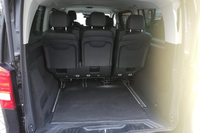 Luxury Minivan from Brussels airport to the city of Brussels - The main catch: luxury expectations and vehicle size reality